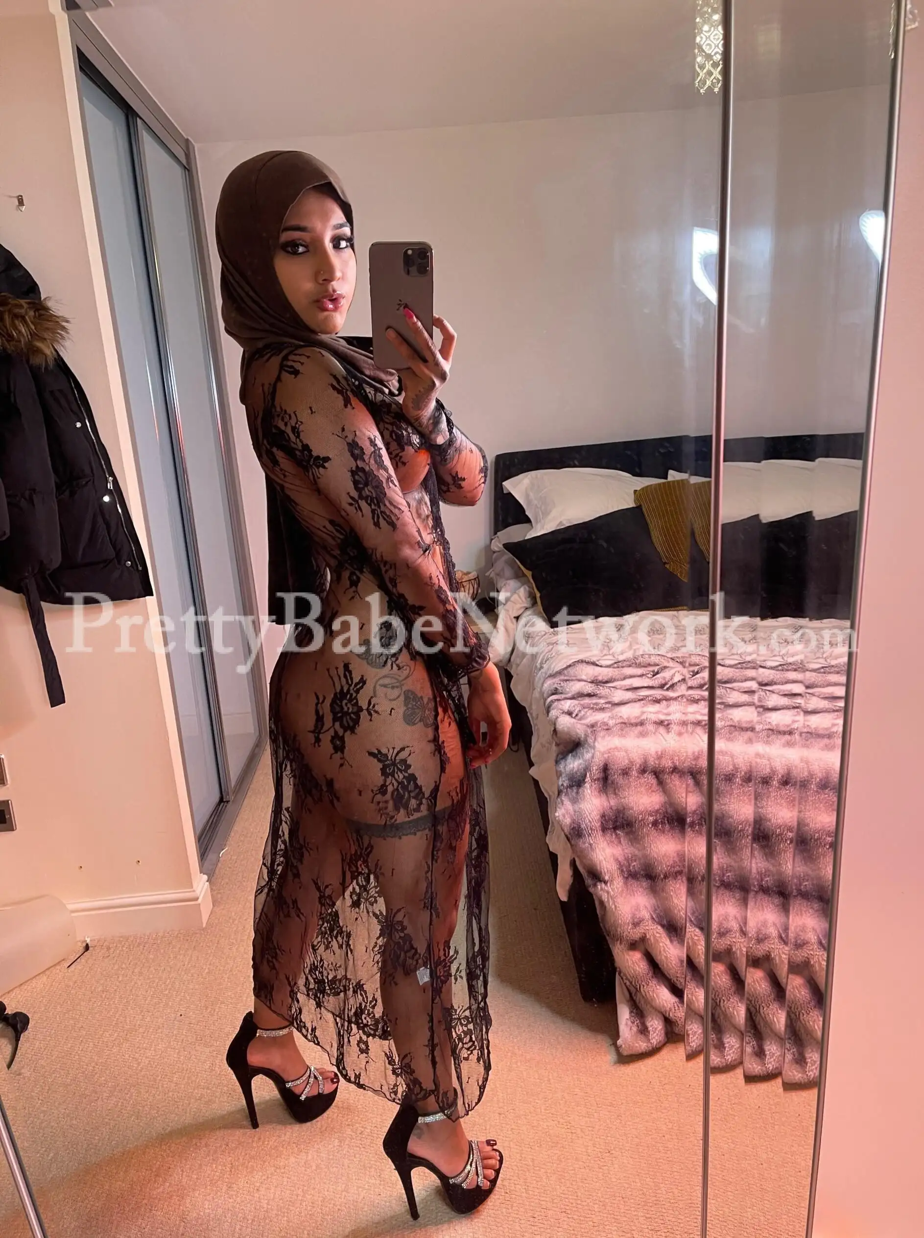 British Muslim Girl Nazia Khan—VIP Escort in Radisson Blu MBD Hotel, Noida